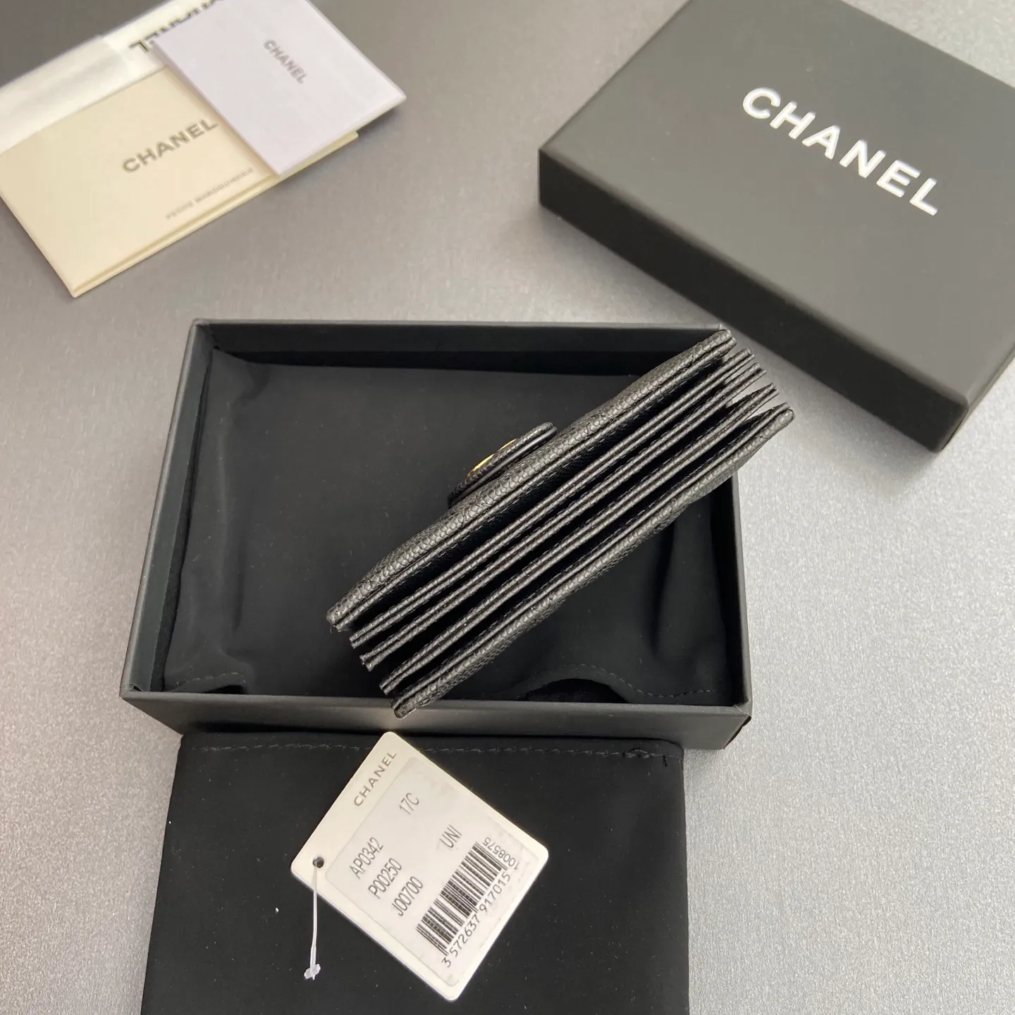 [Special grade hardware original leather] ¥400 Small fragrant organ multi-card slot card holder series with iconic metal logo Gold-toned metal hardware, exclusive Italian imported leather 6 card slots No.: 0342 Black fine ball pattern gold steel mark Size: w10×h6×2cm