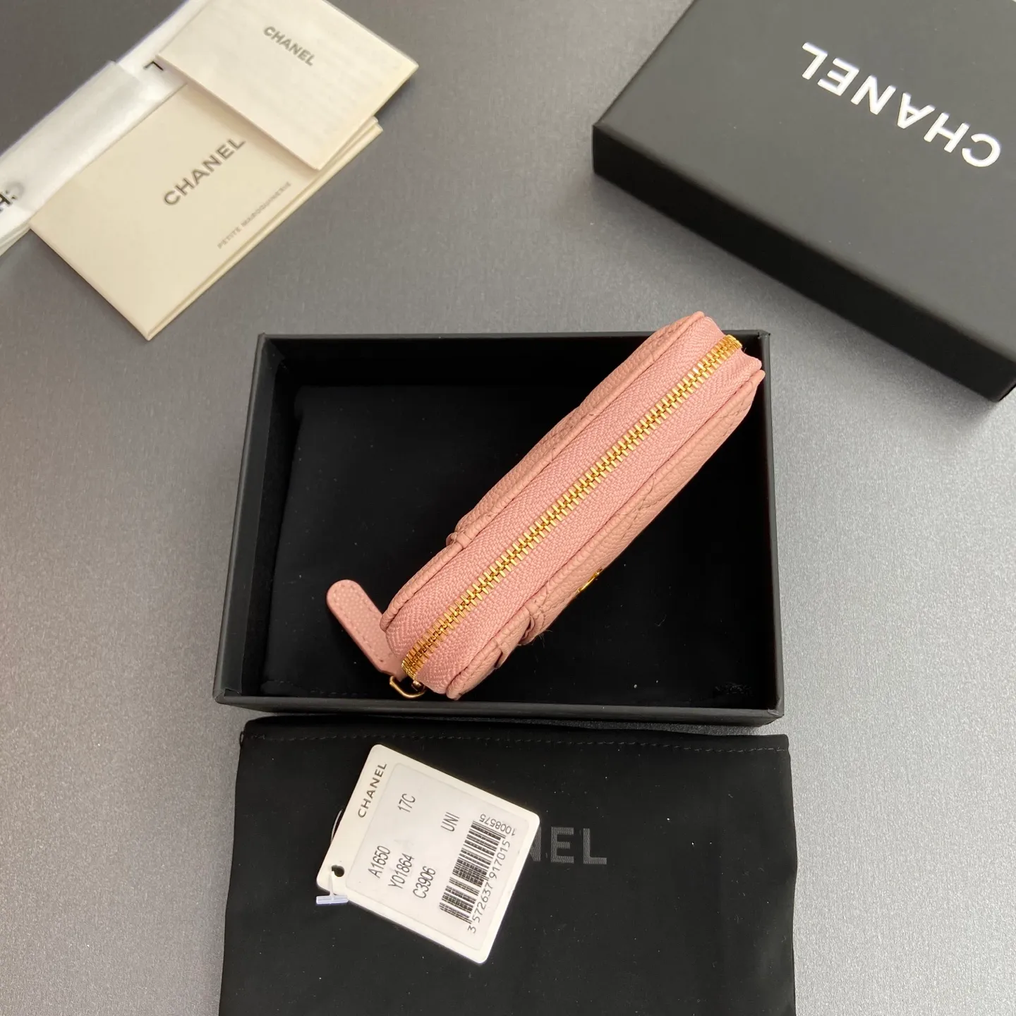 [Special grade hardware original leather] ¥280 Xiaoxiang small zipper bag card holder series with iconic metal logo, gold tone metal hardware, special Italian imported leather 2 card slots wallet bag, 4 card slots Number: 1650 Pink fine ball pattern light gold steel mark Size: w11×h7.5×2cm