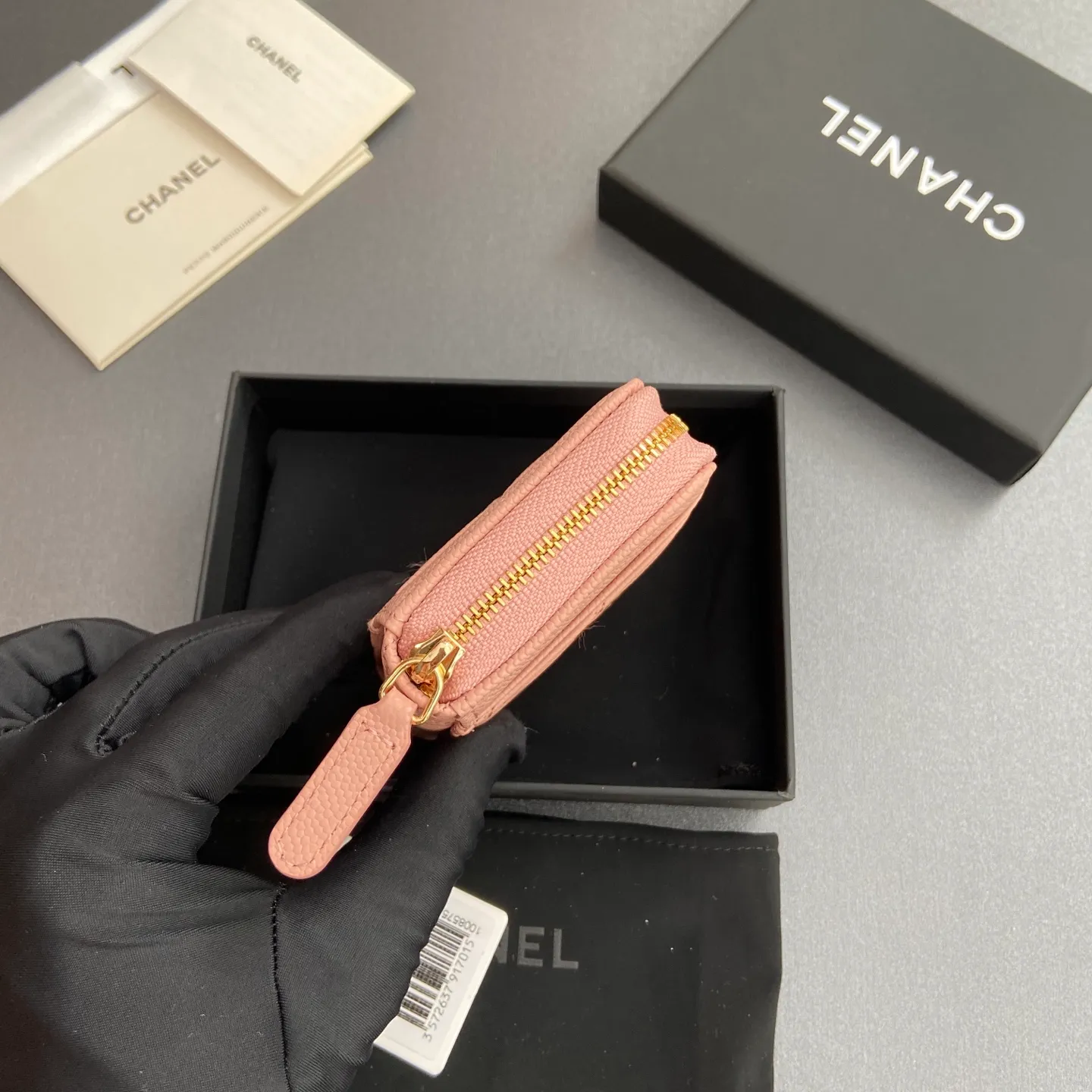 [Special grade hardware original leather] ¥280 Xiaoxiang small zipper bag card holder series with iconic metal logo, gold tone metal hardware, special Italian imported leather 2 card slots wallet bag, 4 card slots Number: 1650 Pink fine ball pattern light gold steel mark Size: w11×h7.5×2cm