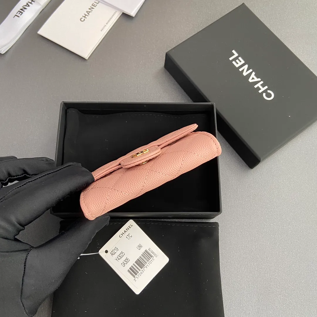 Xiaoxiang imported Italian leather Item number: AP438 (inner compartment with zipper) 💰: 280 Size: w11×h7cm Color: pink fine ball pattern gold steel mark