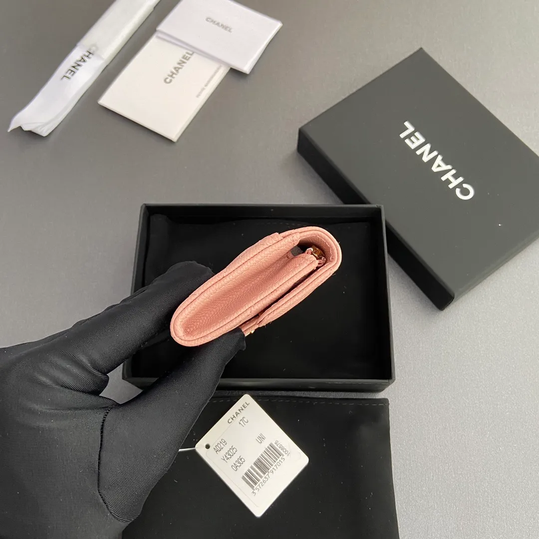 Xiaoxiang imported Italian leather Item number: AP438 (inner compartment with zipper) 💰: 280 Size: w11×h7cm Color: pink fine ball pattern gold steel mark