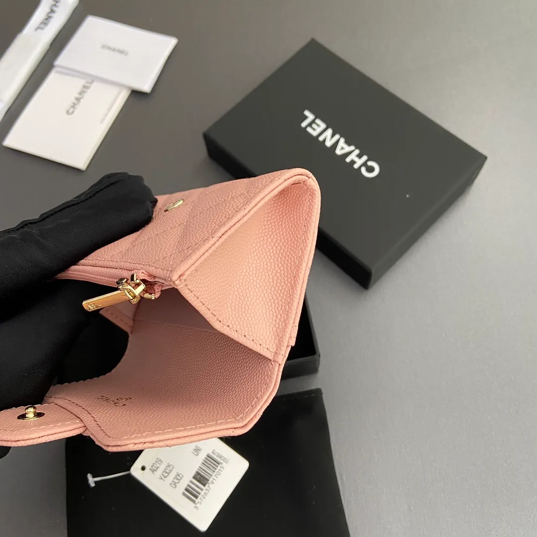 Xiaoxiang imported Italian leather Item number: AP438 (inner compartment with zipper) 💰: 280 Size: w11×h7cm Color: pink fine ball pattern gold steel mark