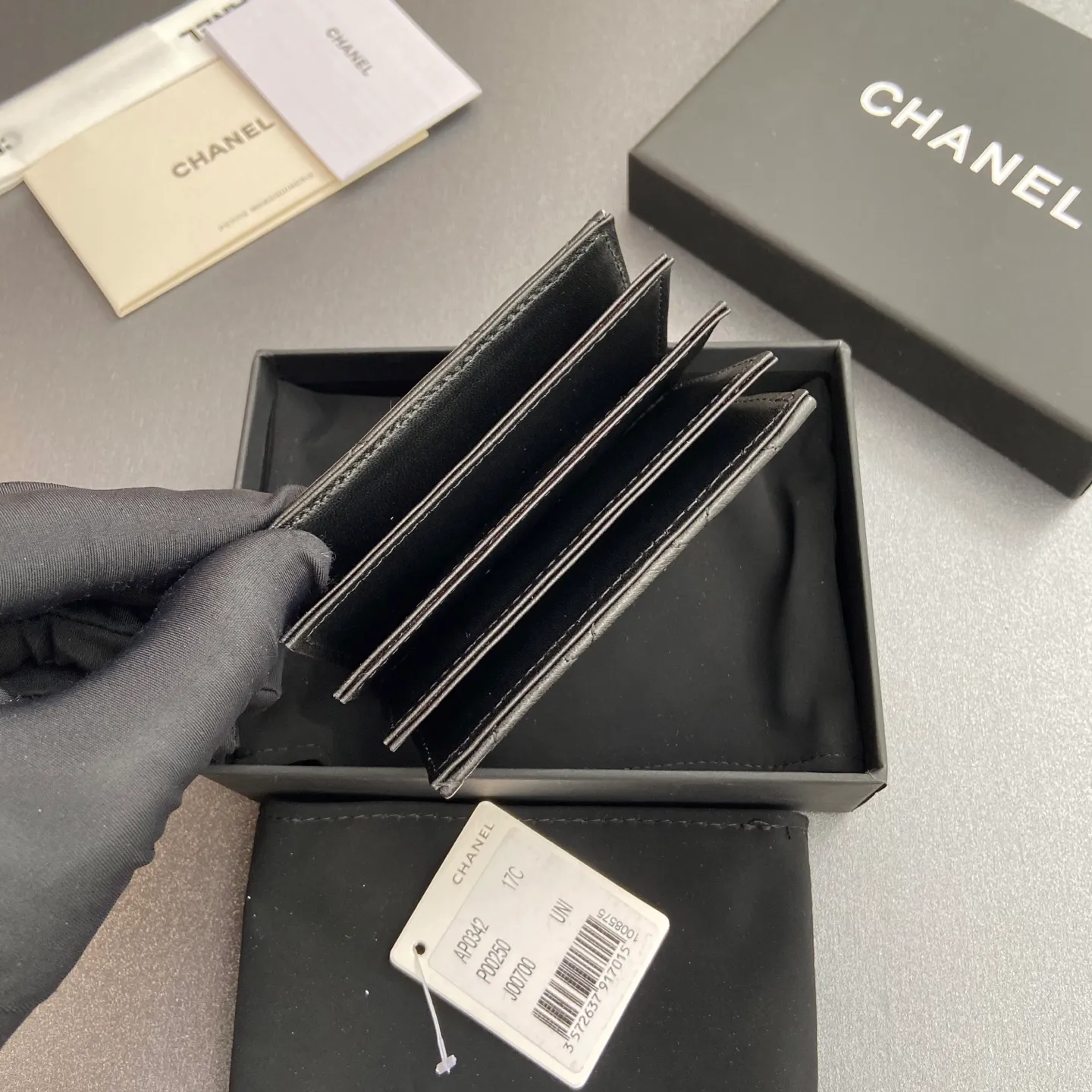 [Special grade hardware original leather] ¥400 Small fragrant organ multi-card slot card holder series with iconic metal logo, gold-toned metal hardware, exclusive Italian imported leather, 6 card slots, No.: 0342, black sheepskin, golden steel mark, size: w10×h6×2cm