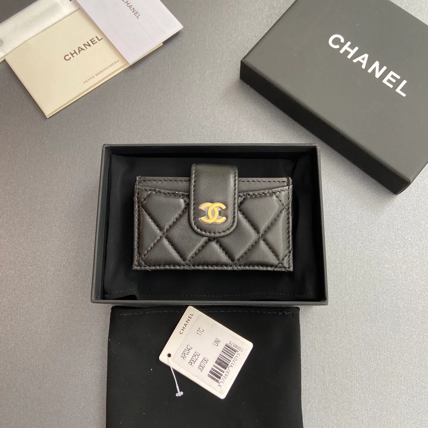 [Special grade hardware original leather] ¥400 Small fragrant organ multi-card slot card holder series with iconic metal logo, gold-toned metal hardware, exclusive Italian imported leather, 6 card slots, No.: 0342, black sheepskin, golden steel mark, size: w10×h6×2cm