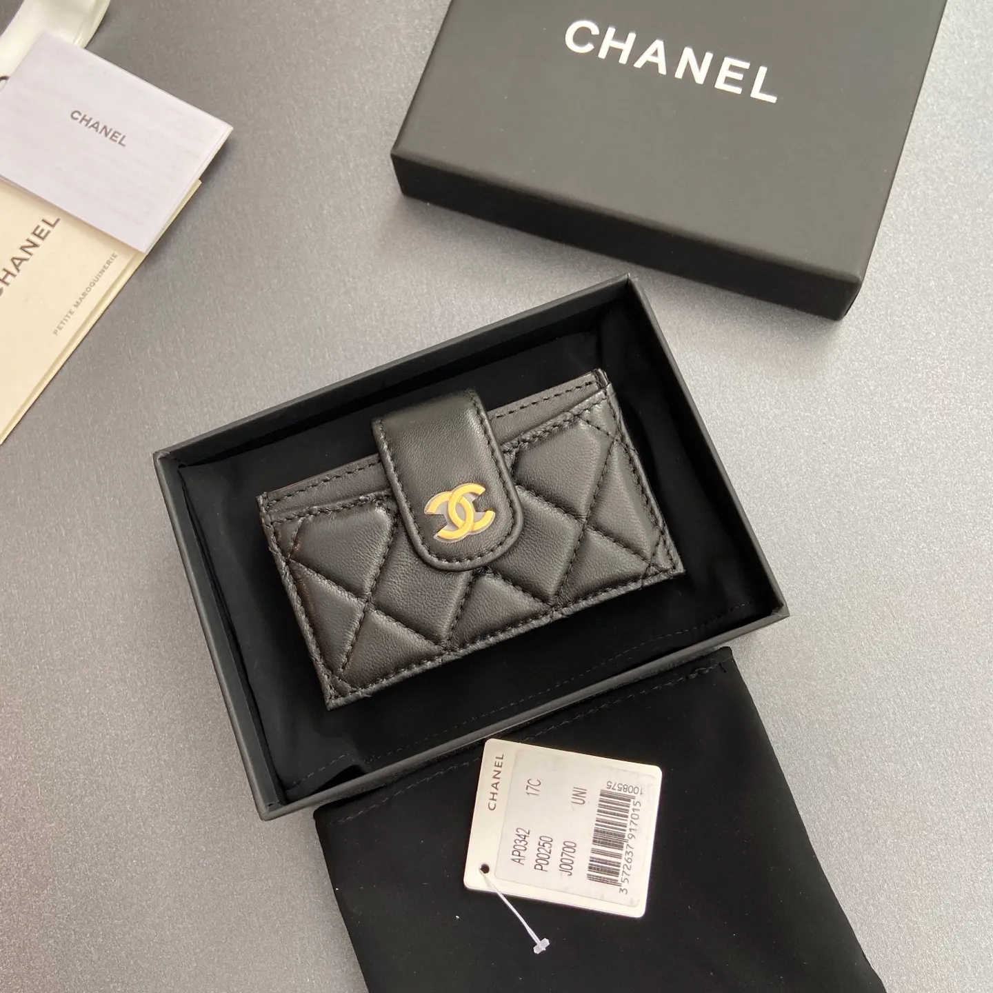 [Special grade hardware original leather] ¥400 Small fragrant organ multi-card slot card holder series with iconic metal logo, gold-toned metal hardware, exclusive Italian imported leather, 6 card slots, No.: 0342, black sheepskin, golden steel mark, size: w10×h6×2cm