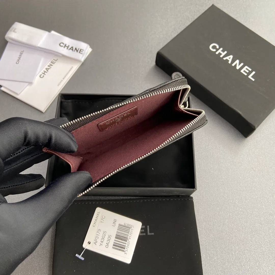 [Special grade hardware original leather] ¥320 Xiaoxiang small zipper bag card holder series Quilted card holder with iconic metal logo Silver tone metal hardware, special Italian imported leather 6 card slots, 1 small zipper bag No.: 3179 Size: w13×h9×2cm