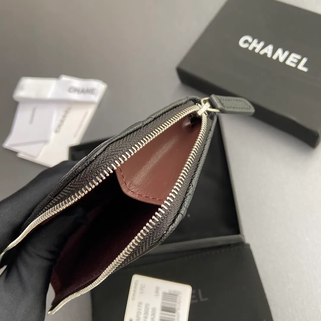 [Special grade hardware original leather] ¥320 Xiaoxiang small zipper bag card holder series Quilted card holder with iconic metal logo Silver tone metal hardware, special Italian imported leather 6 card slots, 1 small zipper bag No.: 3179 Size: w13×h9×2cm