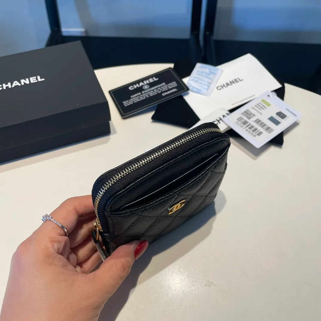 💰420😊Upgraded version💋Chanel🆕 New color colorful fine ball caviar cowhide🐂Classic zipper bag with multiple card slots for change. It can also bring convenience to various bank cards, supermarket cards, shopping cards, and membership cards. It is so small and easy to carry. It is the most fashionable and popular element of coin purses. Do you own it? Comes with the latest complete set of packaging 2061🍃size: 12*9.5cm