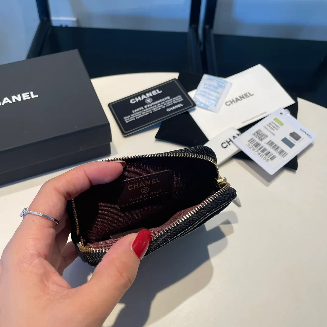 💰420😊Upgraded version💋Chanel🆕 New color colorful fine ball caviar cowhide🐂Classic zipper bag with multiple card slots for change. It can also bring convenience to various bank cards, supermarket cards, shopping cards, and membership cards. It is so small and easy to carry. It is the most fashionable and popular element of coin purses. Do you own it? Comes with the latest complete set of packaging 2061🍃size: 12*9.5cm