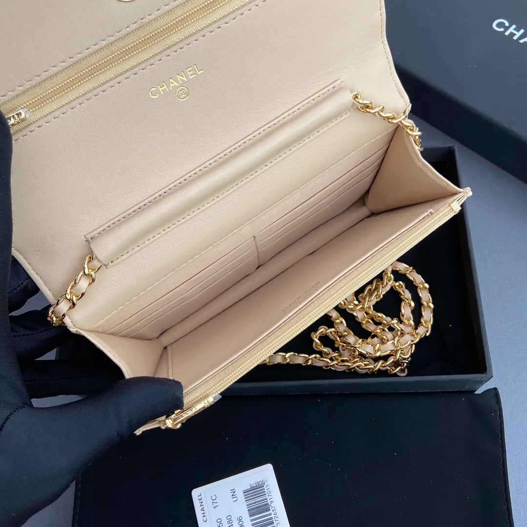Xiaoxiang imported Italian lambskin Item number: A0250 💰: 640 Size: w20×h13×d3.5cm Color: apricot sheepskin gold steel mark