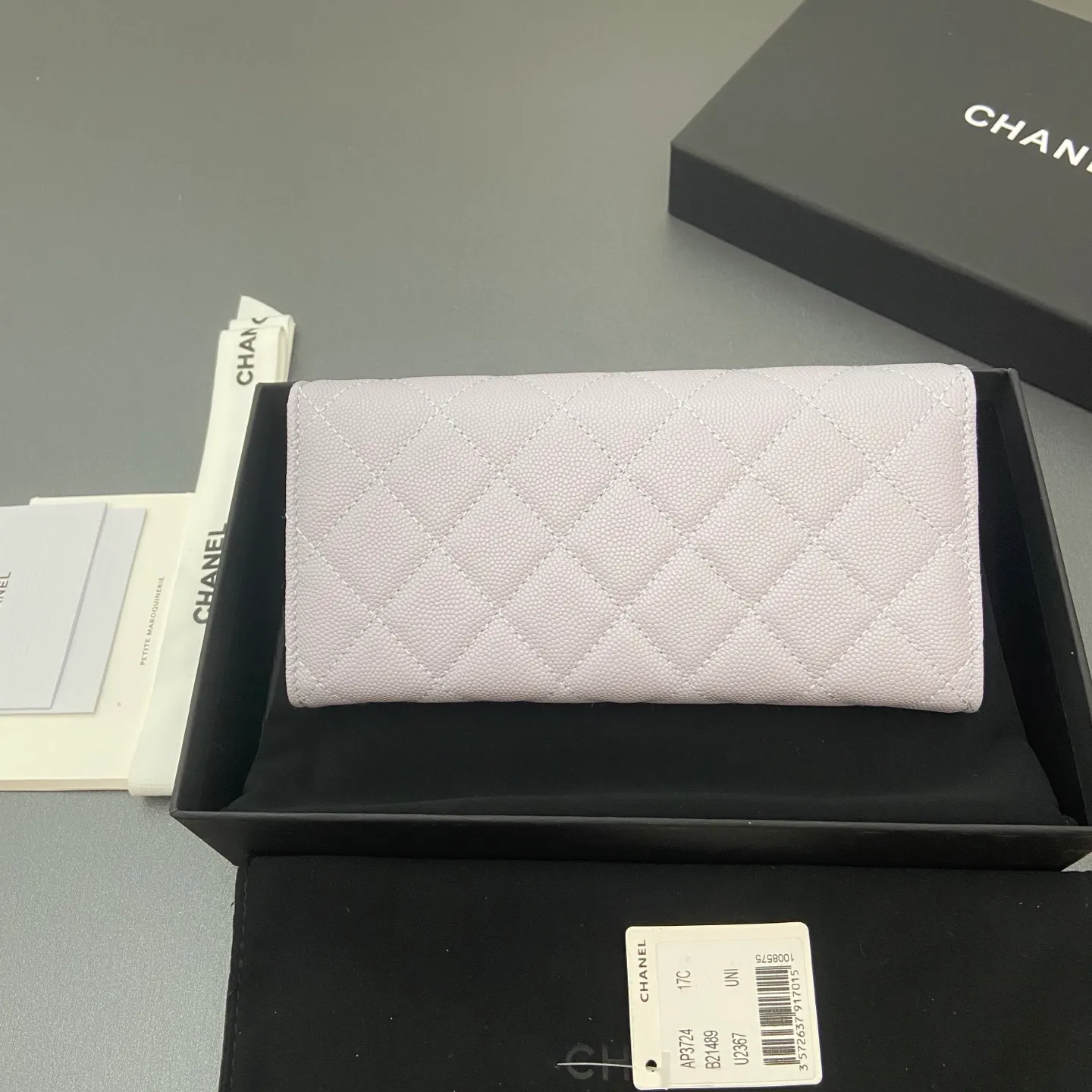 25b new series caviar cowhide with stars ⭐logo shiny blingblibg~ flip long clip wallet series light purple fine ball pattern silver star hardware 12 card slots, two banknote compartments two compartments, 1 zipper bag Price: 250 No.: 3724 Size: w19×h10×d3cm