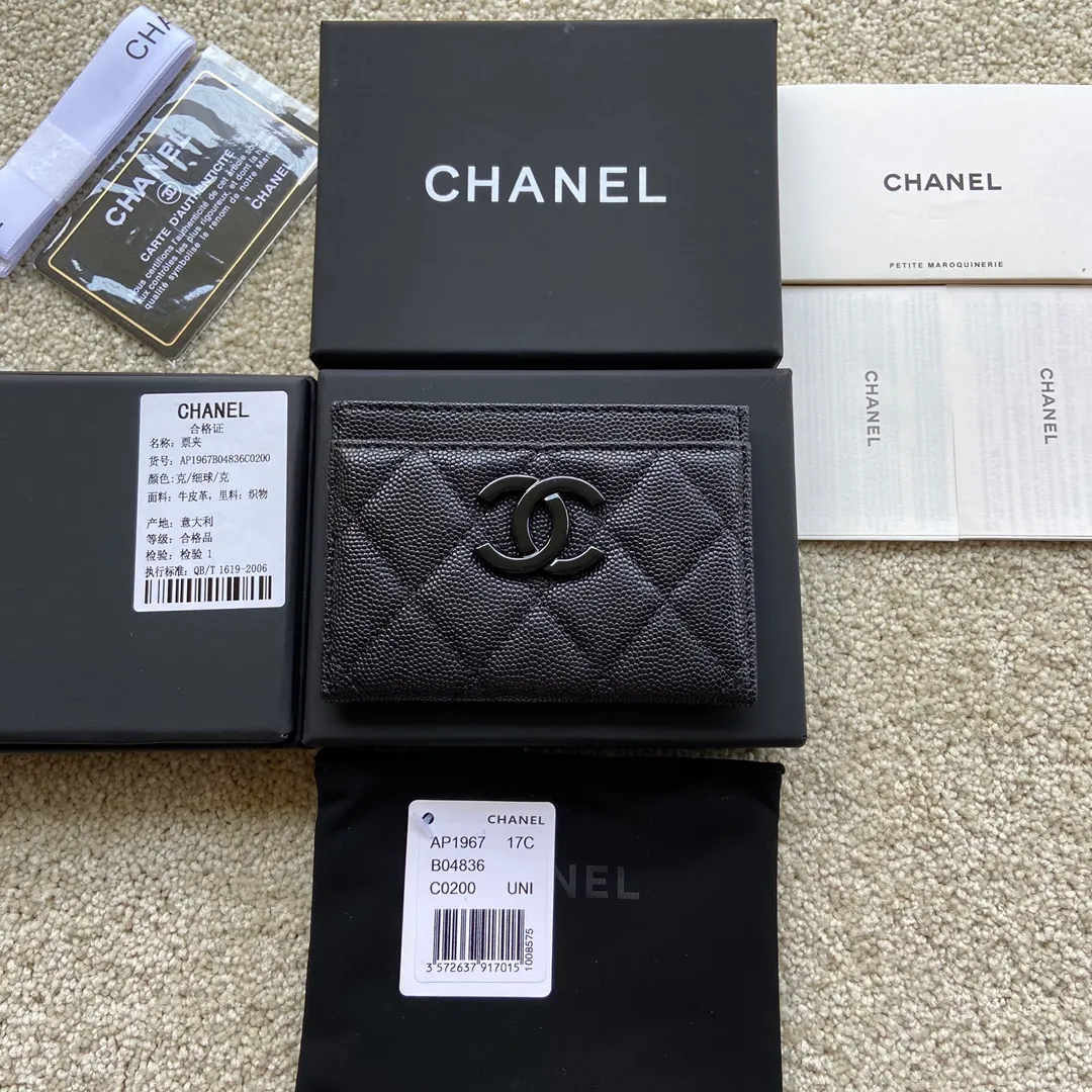 240💰Xiaoxiang imported Italian grained calfskin Item number: AP3934 Size: w11×7.5cm Color: black ball pattern black mark Usage: card holder