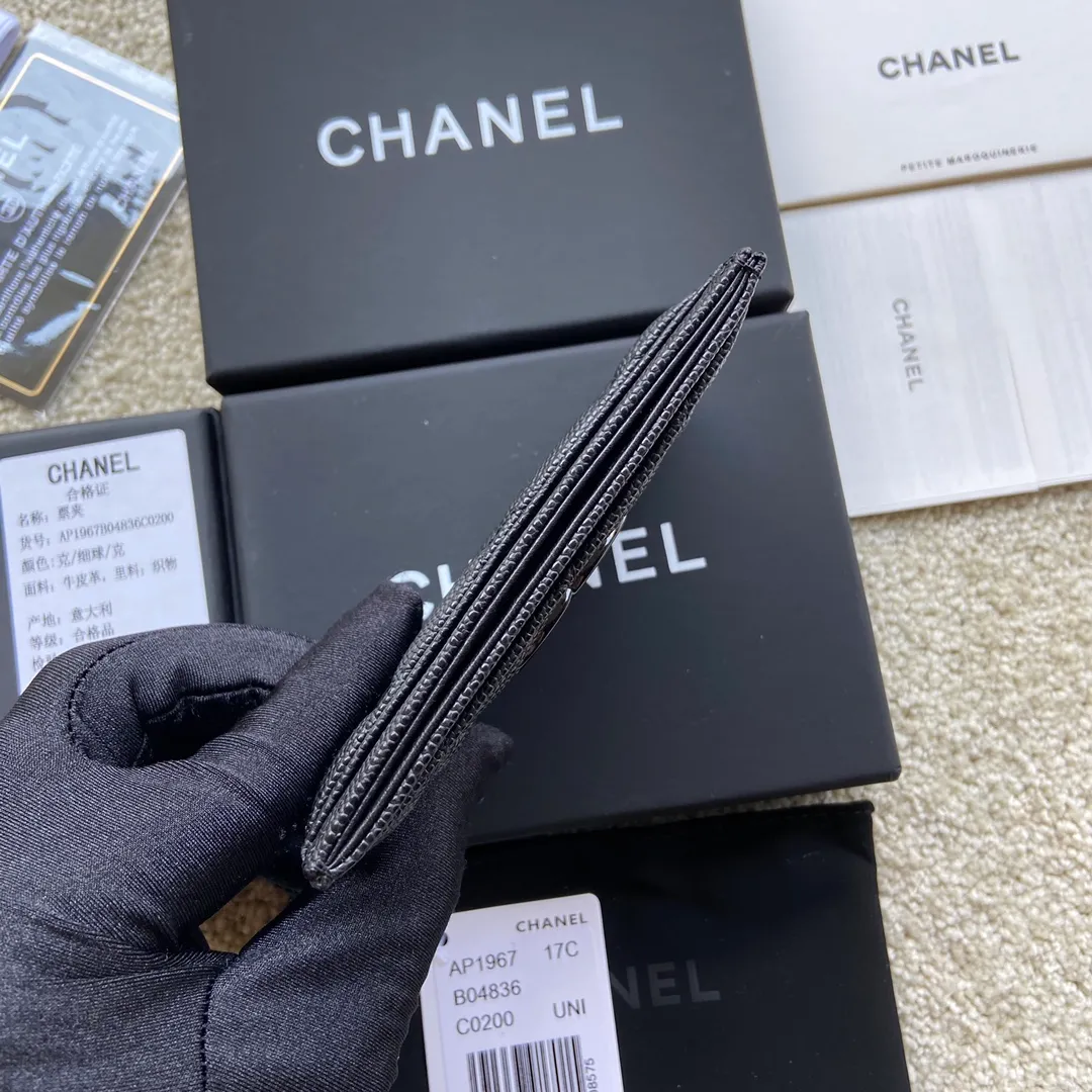 240💰Xiaoxiang imported Italian grained calfskin Item number: AP3934 Size: w11×7.5cm Color: black ball pattern black mark Usage: card holder