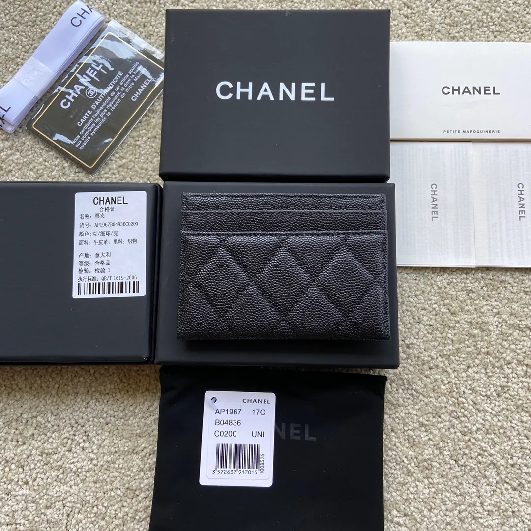 240💰Xiaoxiang imported Italian grained calfskin Item number: AP3934 Size: w11×7.5cm Color: black ball pattern black mark Usage: card holder