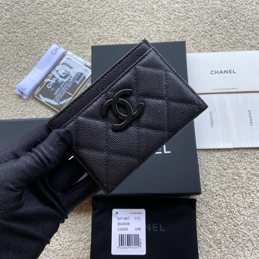 240💰Xiaoxiang imported Italian grained calfskin Item number: AP3934 Size: w11×7.5cm Color: black ball pattern black mark Usage: card holder