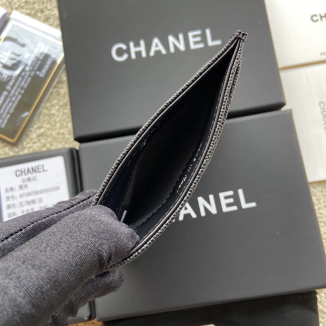 240💰Xiaoxiang imported Italian grained calfskin Item number: AP3934 Size: w11×7.5cm Color: black ball pattern black mark Usage: card holder