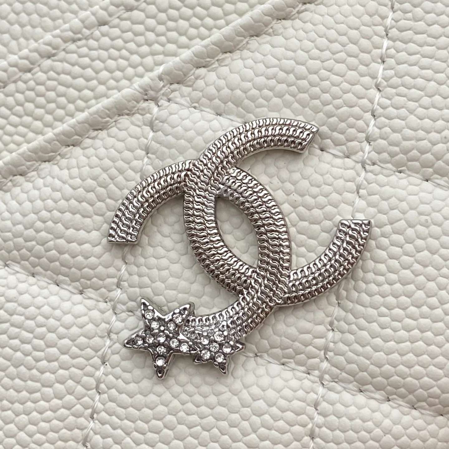 25b new series caviar cowhide with stars⭐logo shiny blingblibg~card holder series Item number: AP 9628 Price: 300 Size: w11×h10cm Color: white fine ball pattern silver star hardware