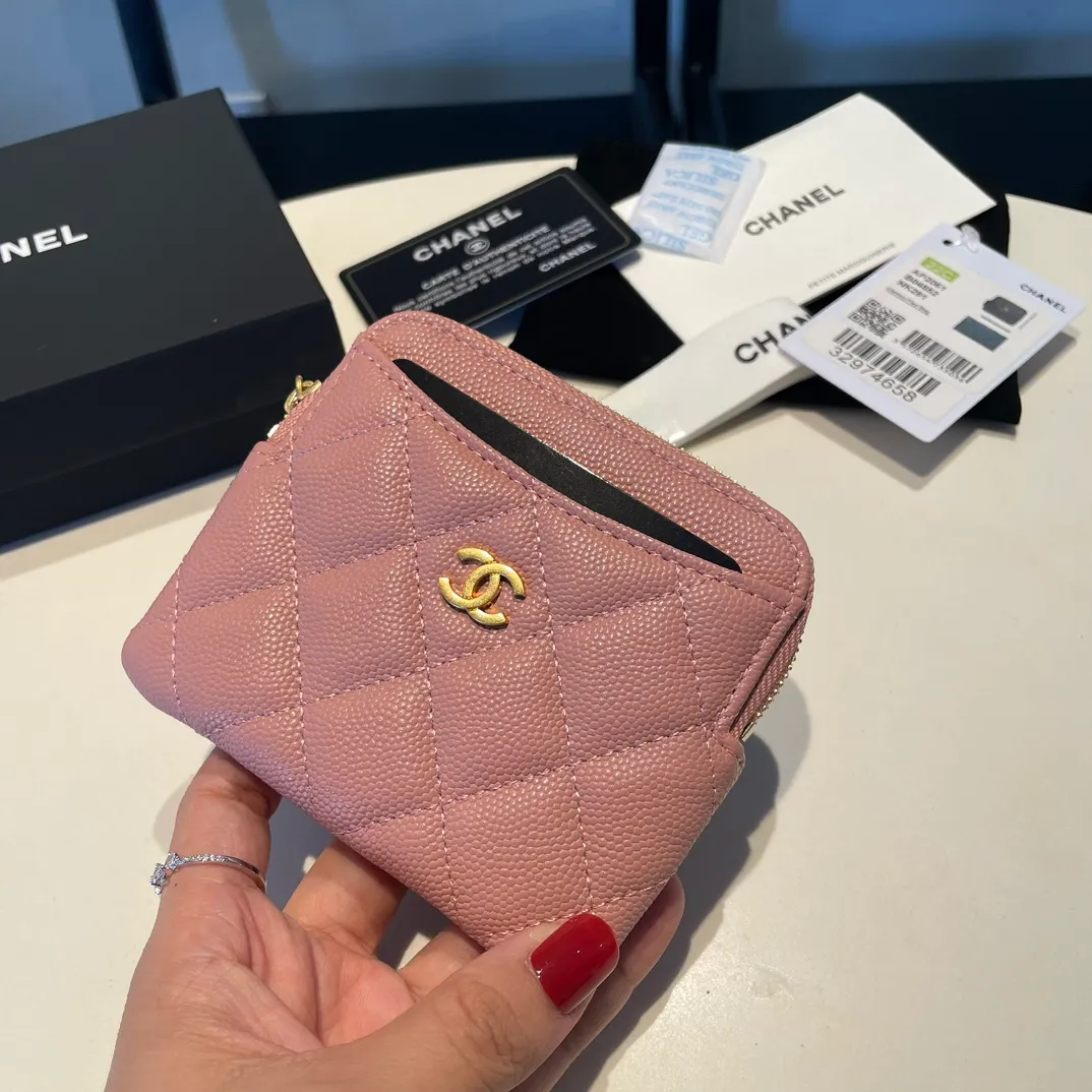 💰420😊Upgraded version💋Chanel🆕 New color colorful fine ball caviar cowhide🐂Classic zipper bag with multiple card slots for change. It can also bring convenience to various bank cards, supermarket cards, shopping cards, and membership cards. It is so small and easy to carry. It is the most fashionable and popular element of coin purses. Do you own it? Comes with the latest complete set of packaging 2061🍃size: 12*9.5cm