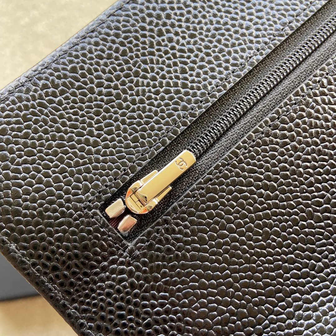 Xiaoxiang imported Italian grained calfskin Item number: A0250 💰: 640 Size: w20×h13×d3.5cm Color: black ball pattern silver steel mark
