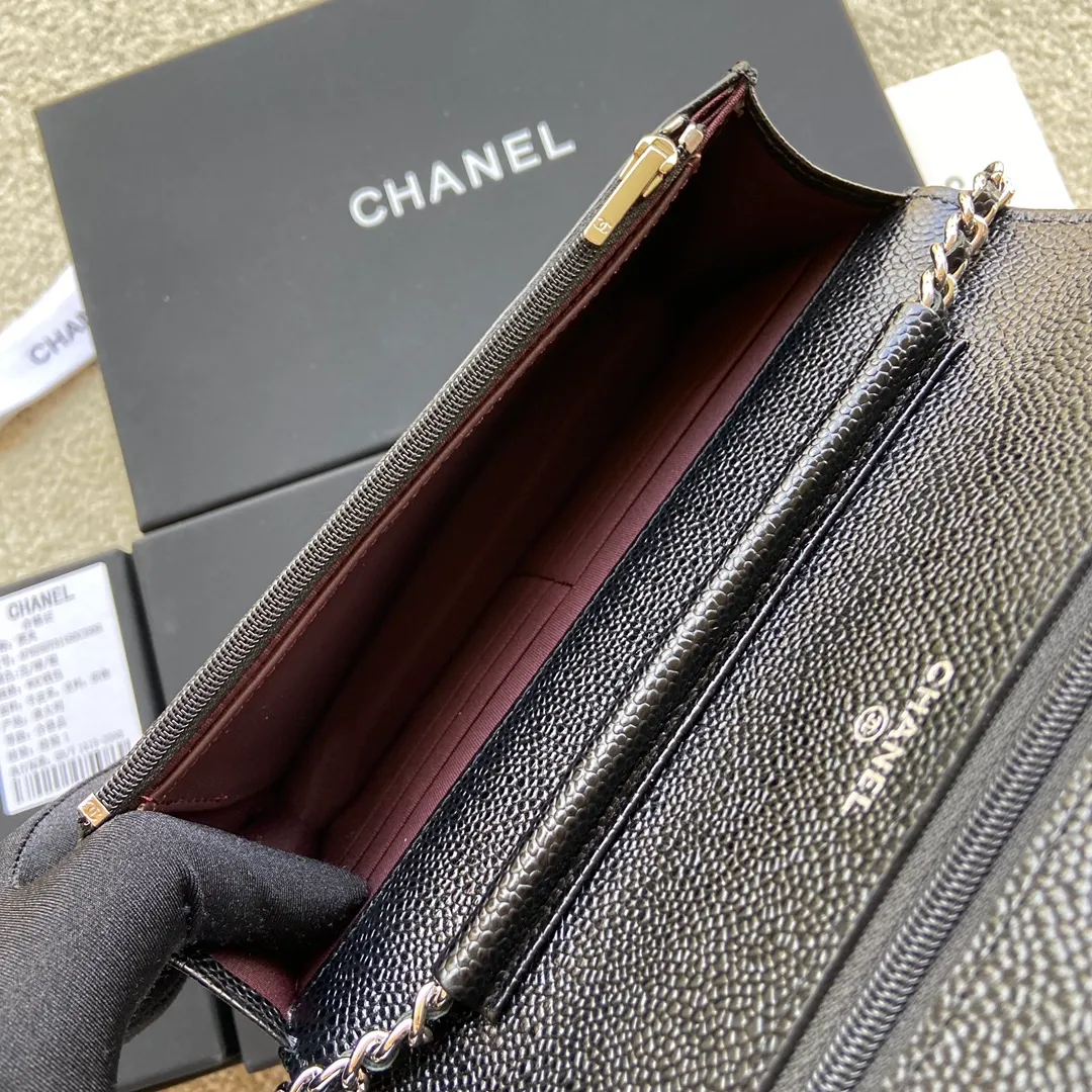 Xiaoxiang imported Italian grained calfskin Item number: A0250 💰: 640 Size: w20×h13×d3.5cm Color: black ball pattern silver steel mark