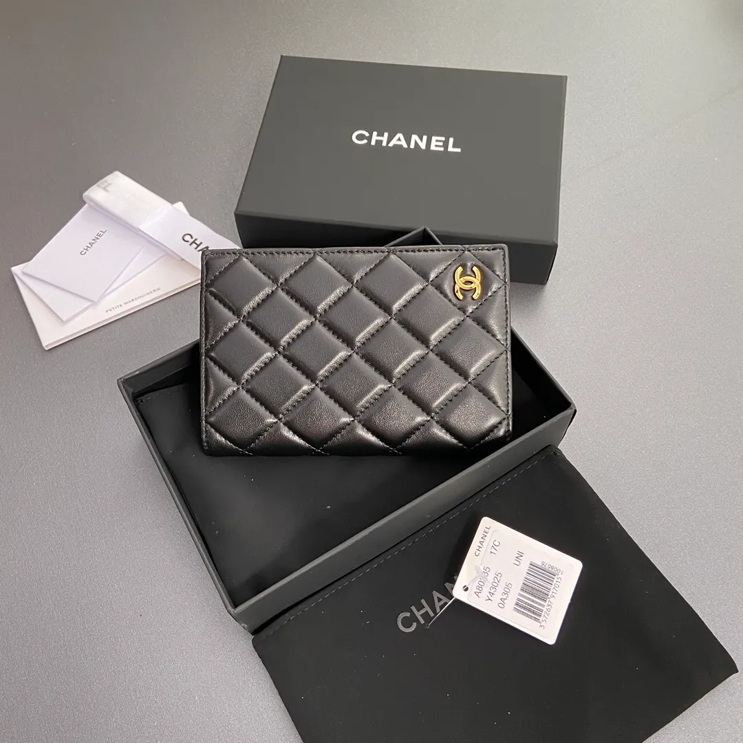 [Special grade hardware original leather] Xiaoxiang passport holder series, quilted with iconic metal logo No.: 80385