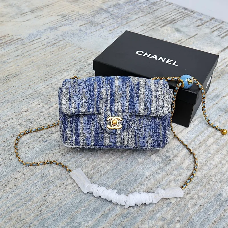 All Categories Official Website "Brand Women's Bags" Women's Bags 💙 Chanel is a must-try when in-store. The exclusive custom-made high-end camouflage fabric is loved by everyone. 💞Full of summer flavor. 💫I can't help but keep the real thing for myself. It's so beautiful. It's definitely another storm coming. Size 20cm