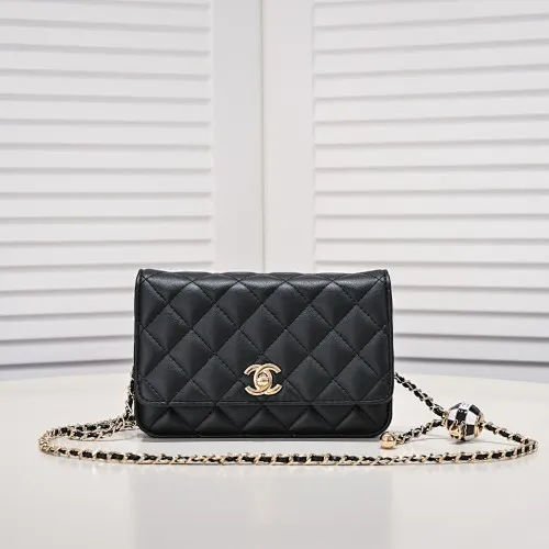 All Categories Official Website "Brand Women's Bags" Women's Bags 💙 Chanel Chane Small Chain Bag Wallet on chain is definitely indispensable. Imported calfskin 🐂 This bag is super practical, but it has a bug ~ it is too long, because it is designed according to European and American body shapes, and it will be slightly longer for Asians! but! Don't be afraid, there is magic now