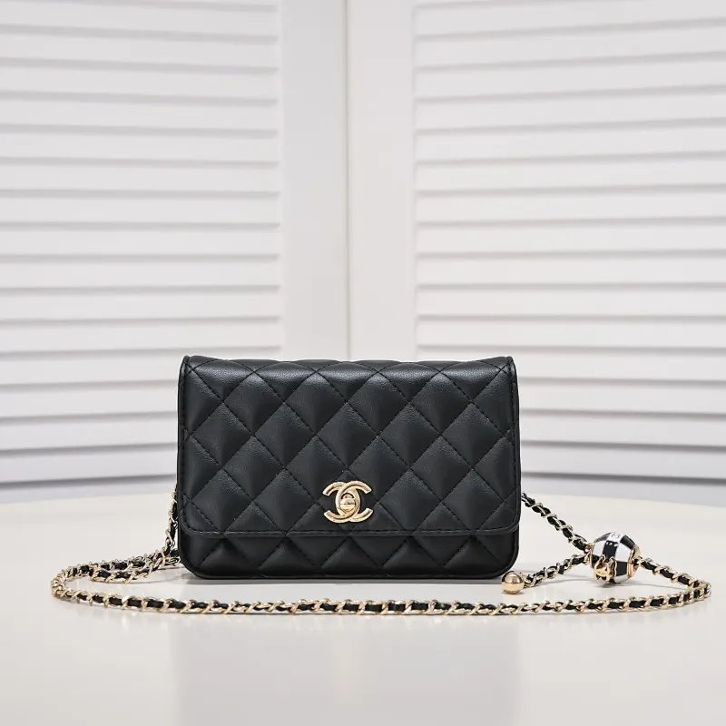 All Categories Official Website "Brand Women's Bags" Women's Bags 💙 Chanel Chane Small Chain Bag Wallet on chain is definitely indispensable. Imported calfskin 🐂 This bag is super practical, but it has a bug ~ it is too long, because it is designed according to European and American body shapes, and it will be slightly longer for Asians! but! Don't be afraid, there is magic now