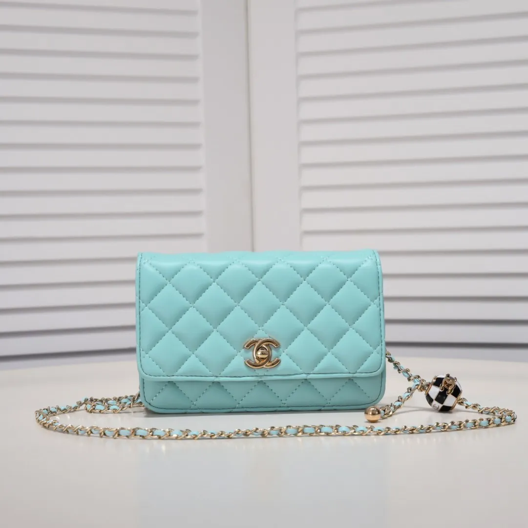 All Categories Official Website "Brand Women's Bags" Women's Bags 💙 Chanel Chane Small Chain Bag Wallet on chain is definitely indispensable. Imported calfskin 🐂 This bag is super practical, but it has a bug ~ it is too long, because it is designed according to European and American body shapes, and it will be slightly longer for Asians! but! Don't be afraid, there is magic now