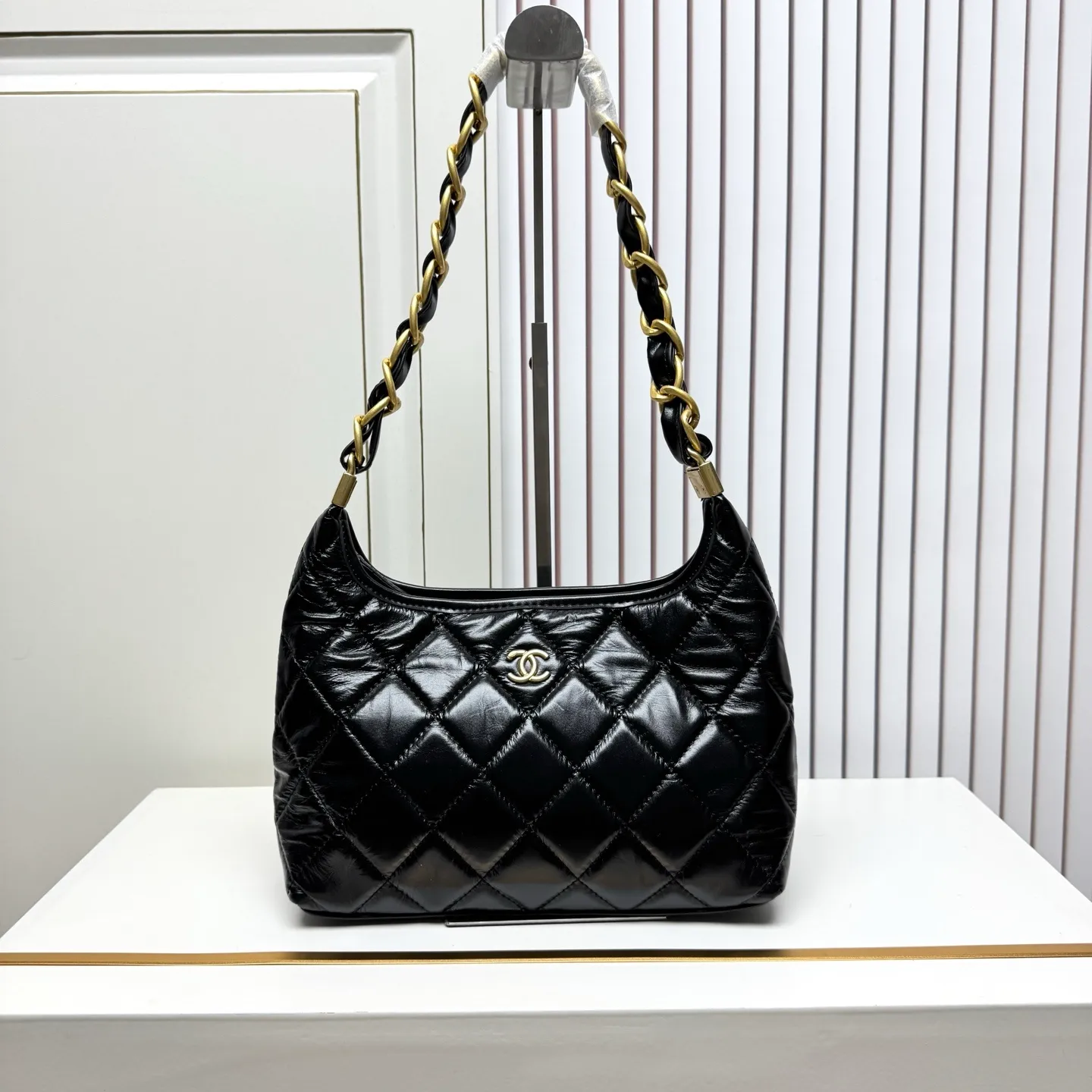 All Categories Official Website "Brand Women's Bags" Women's Bags 💙 Chanel 2026 Official Website CHANEL Oil Wax Leather Wandering Hobo Underarm Bag