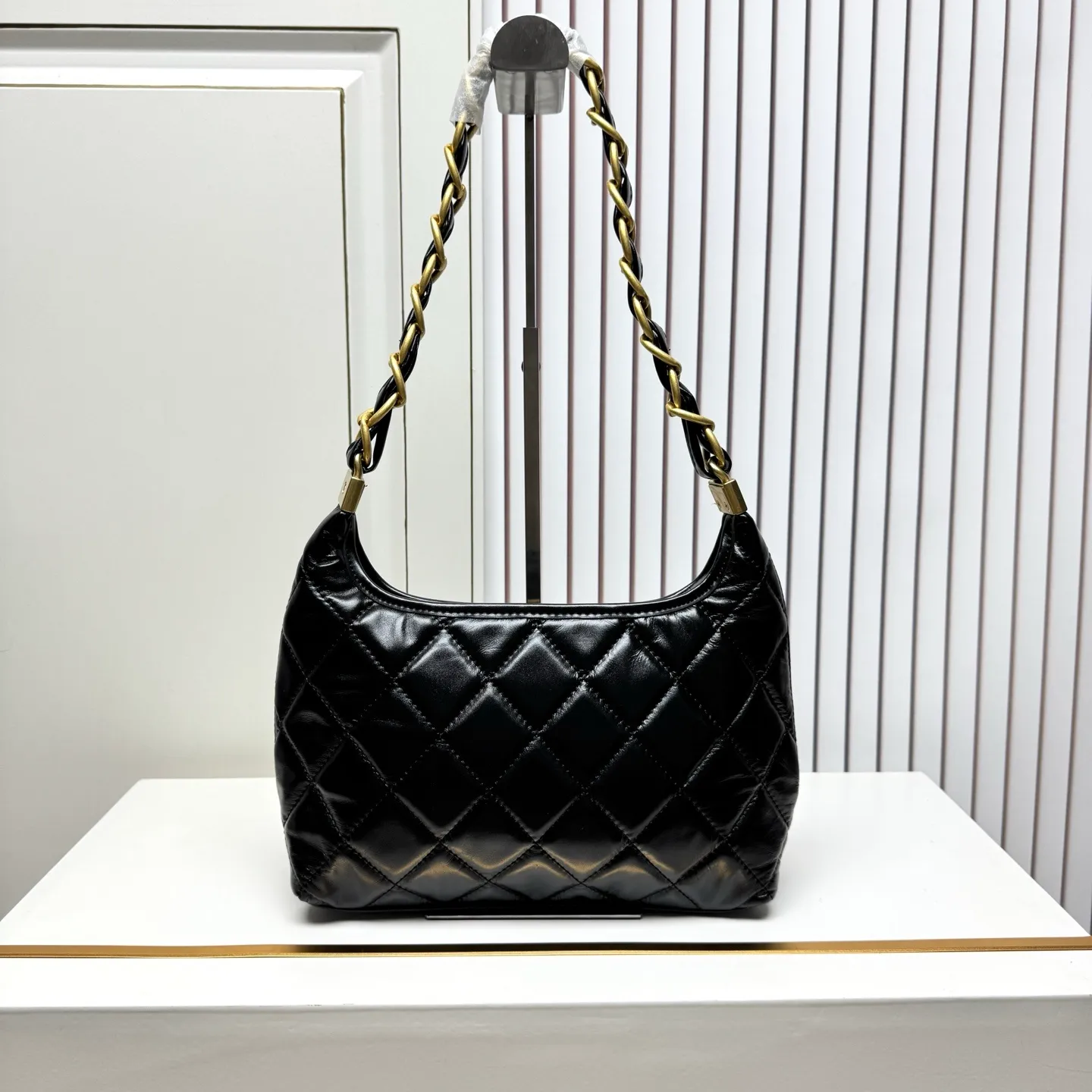All Categories Official Website "Brand Women's Bags" Women's Bags 💙 Chanel 2026 Official Website CHANEL Oil Wax Leather Wandering Hobo Underarm Bag