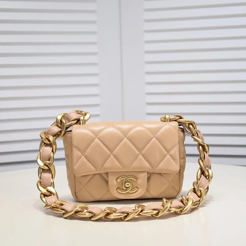 All Categories Official Website "Brand Women's Bags" Women's Bags 💙 Chanel �C𝗵𝗮𝗻𝗲𝟭 𝟮𝟮𝘀 Large Gold Chain Armpit Bag Small Size Jimei, have you got it yet? This bag is easy to wear with hot girls, and the capacity is good. The thick chain is the finishing touch of this bag. It is younger and more fashionable than Cf. 𝐒𝐢𝐳𝐞𝟏𝟑-𝟏𝟕
