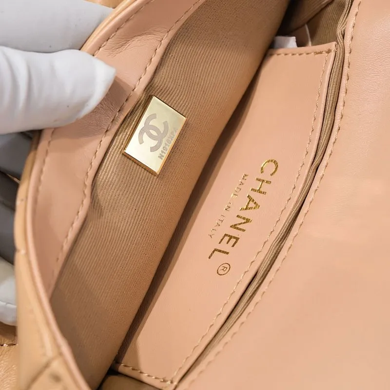 All Categories Official Website "Brand Women's Bags" Women's Bags 💙 Chanel �C𝗵𝗮𝗻𝗲𝟭 𝟮𝟮𝘀 Large Gold Chain Armpit Bag Small Size Jimei, have you got it yet? This bag is easy to wear with hot girls, and the capacity is good. The thick chain is the finishing touch of this bag. It is younger and more fashionable than Cf. 𝐒𝐢𝐳𝐞𝟏𝟑-𝟏𝟕