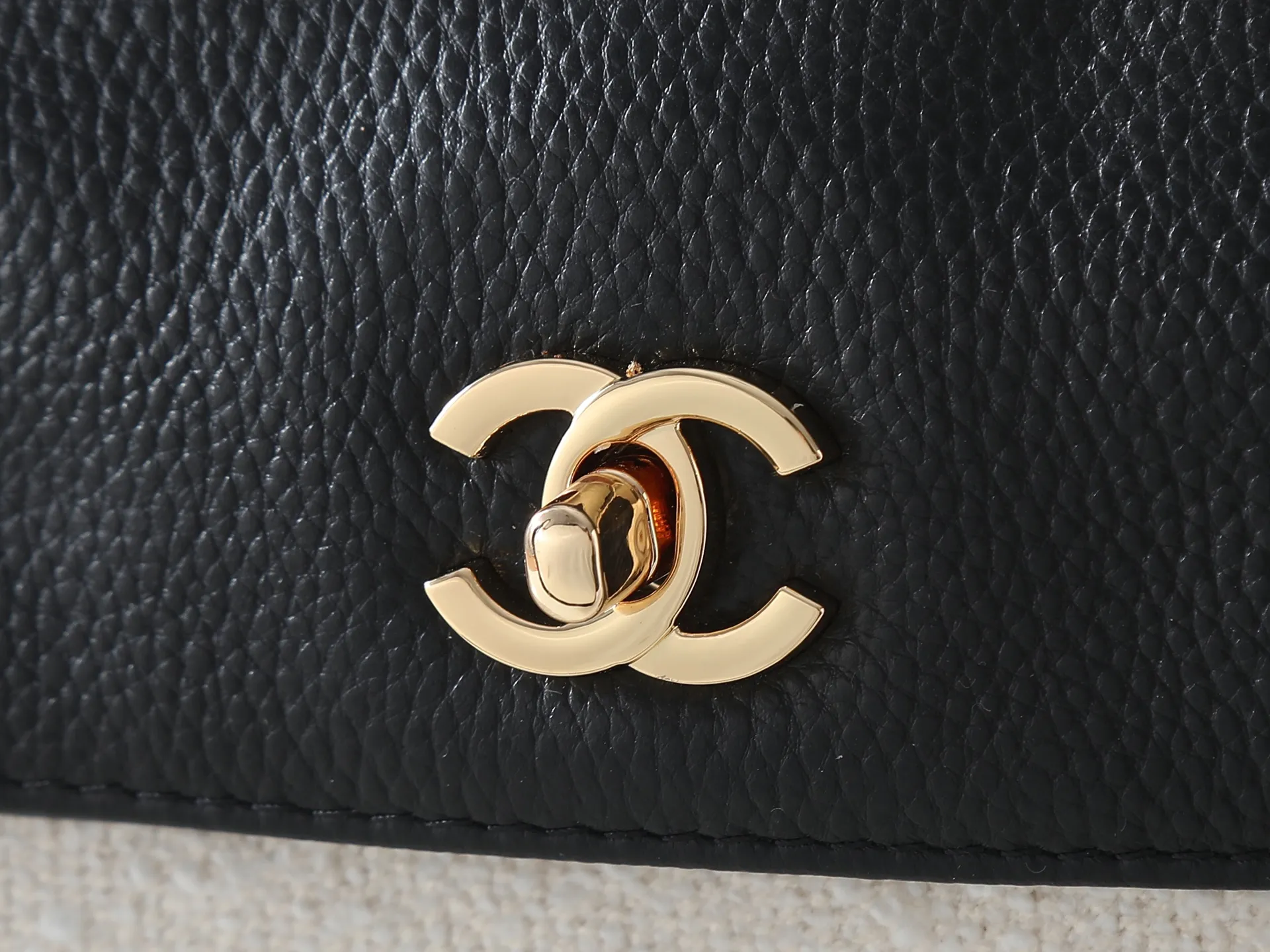 All categories Official website "Brand Women's Bags" Women's Bags 💙 Chanel 2026 new CHANEL hand-held crossbody bag