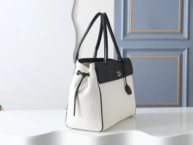All categories Official website "Brand Women's Bags" Women's Bags 💙 Chanel 2026 new CHANEL hand-held crossbody bag