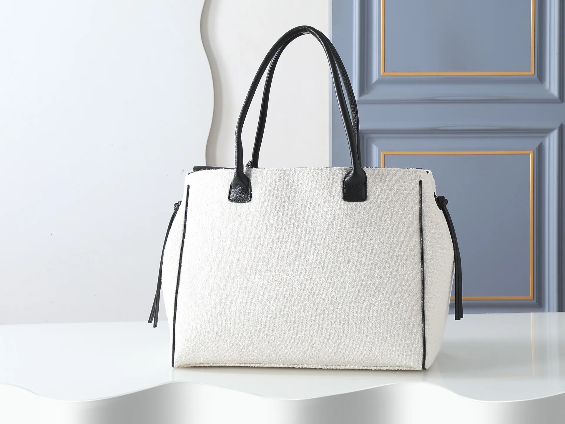 All categories Official website "Brand Women's Bags" Women's Bags 💙 Chanel 2026 new CHANEL hand-held crossbody bag