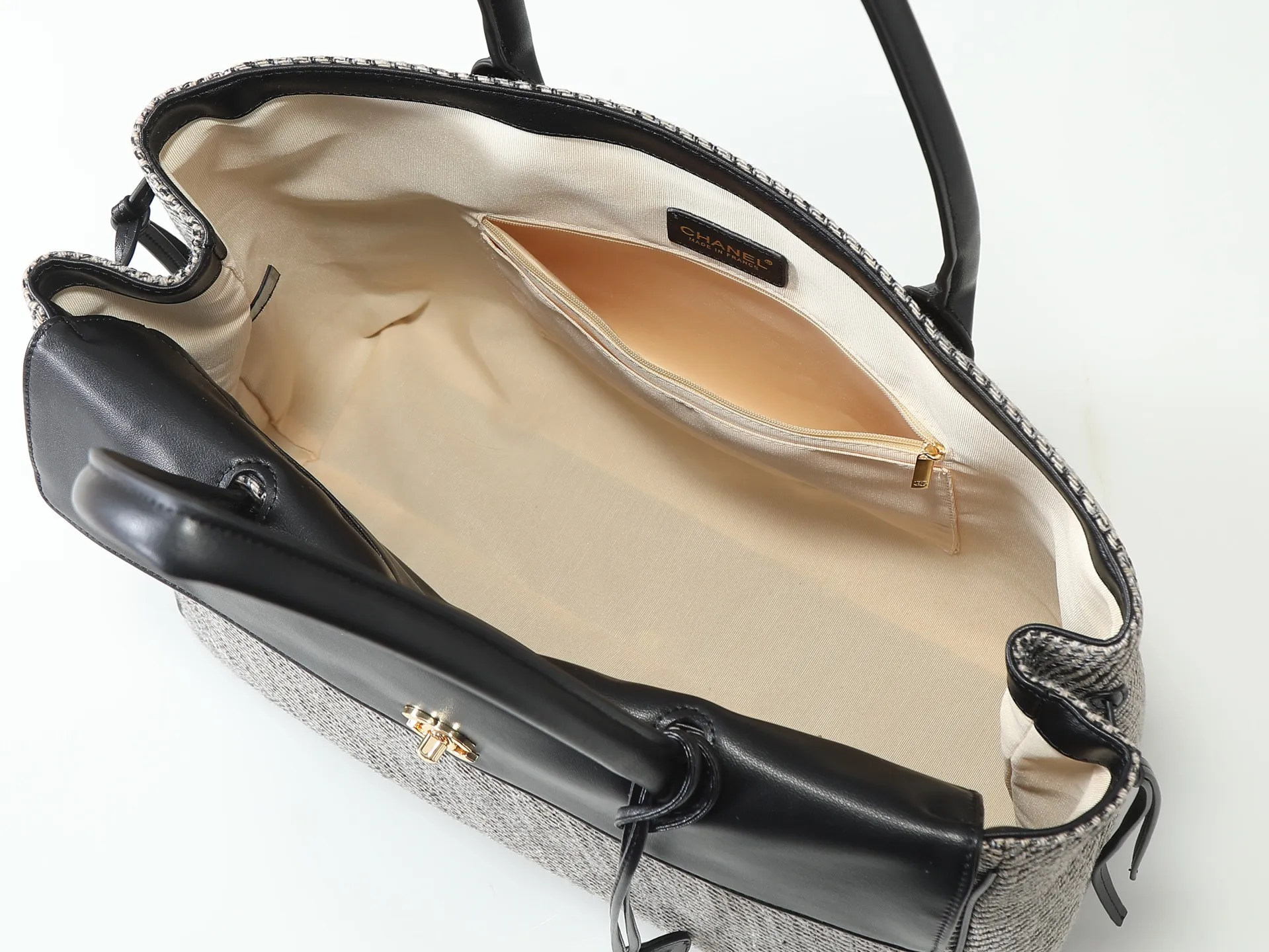 All categories Official website "Brand Women's Bags" Women's Bags 💙 Chanel 2026 new CHANEL hand-held crossbody bag