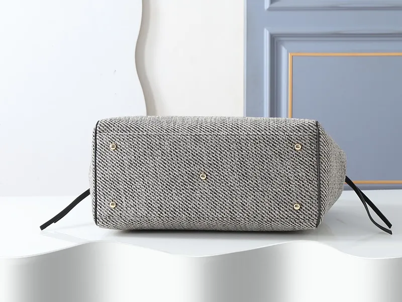 All categories Official website "Brand Women's Bags" Women's Bags 💙 Chanel 2026 new CHANEL hand-held crossbody bag
