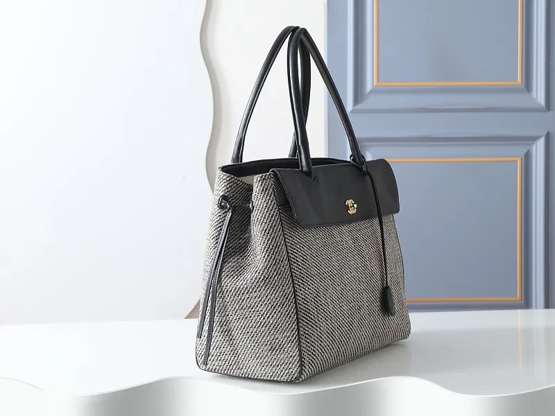 All categories Official website "Brand Women's Bags" Women's Bags 💙 Chanel 2026 new CHANEL hand-held crossbody bag