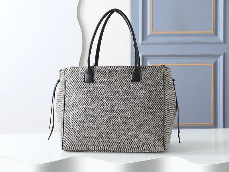 All categories Official website "Brand Women's Bags" Women's Bags 💙 Chanel 2026 new CHANEL hand-held crossbody bag