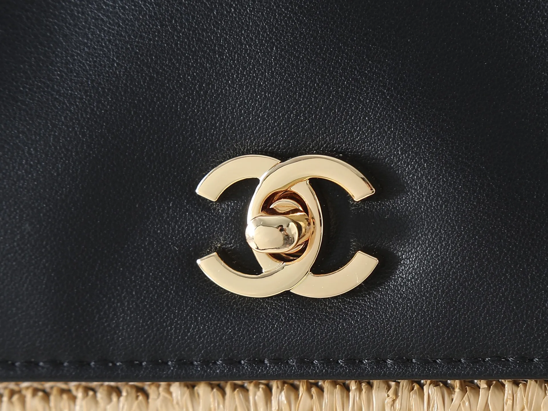 All categories Official website "Brand Women's Bags" Women's Bags 💙 Chanel 2026 new CHANEL hand-held crossbody bag