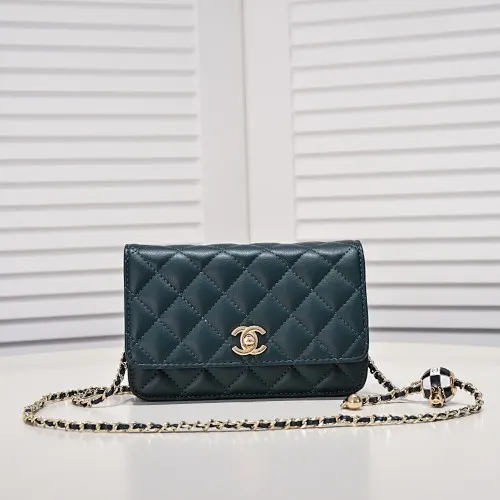 All Categories Official Website "Brand Women's Bags" Women's Bags 💙 Chanel Chane Small Chain Bag Wallet on chain is definitely indispensable. Imported calfskin 🐂 This bag is super practical, but it has a bug ~ it is too long, because it is designed according to European and American body shapes, and it will be slightly longer for Asians! but! Don't be afraid, there is magic now