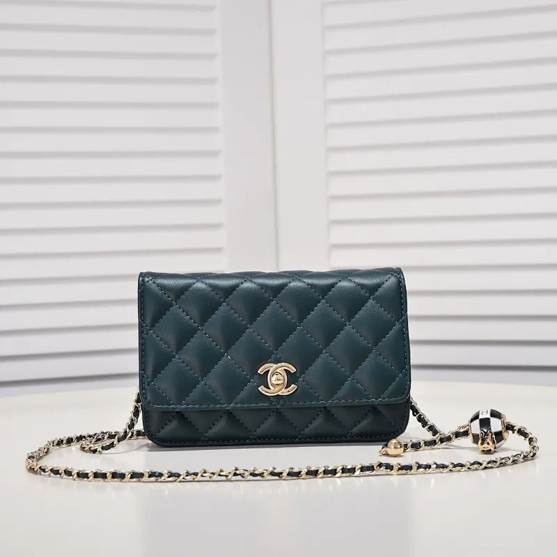 All Categories Official Website "Brand Women's Bags" Women's Bags 💙 Chanel Chane Small Chain Bag Wallet on chain is definitely indispensable. Imported calfskin 🐂 This bag is super practical, but it has a bug ~ it is too long, because it is designed according to European and American body shapes, and it will be slightly longer for Asians! but! Don't be afraid, there is magic now