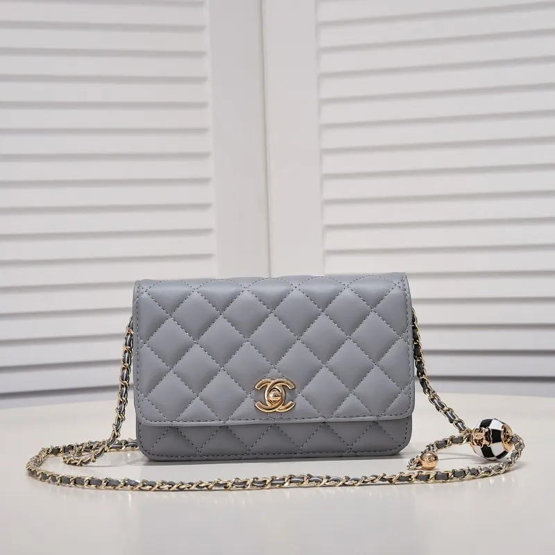 All Categories Official Website "Brand Women's Bags" Women's Bags 💙 Chanel Chane Small Chain Bag Wallet on chain is definitely indispensable. Imported calfskin 🐂 This bag is super practical, but it has a bug ~ it is too long, because it is designed according to European and American body shapes, and it will be slightly longer for Asians! but! Don't be afraid, there is magic now