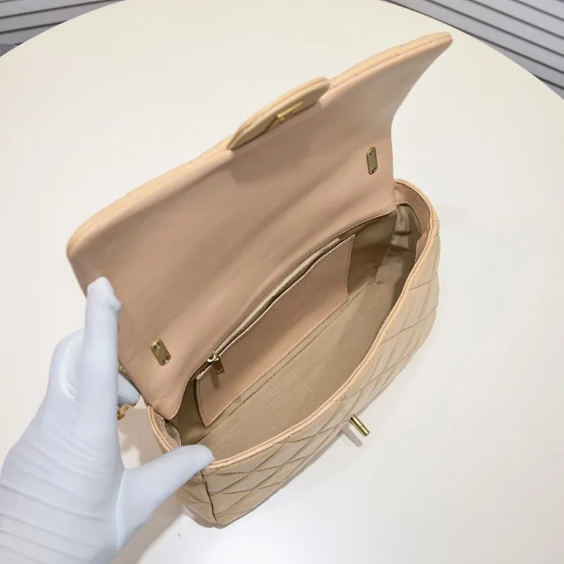 All Categories Official Website "Brand Women's Bags" Women's Bags 💙 Chanel 𝗖𝗵𝗮𝗻𝗲𝟭 𝟮𝟮𝘀 Large Gold Chain Underarm Bag Large Size Jimei, have you got it yet? This bag is easy to wear with hot girls, and the capacity is good. The thick chain is the finishing touch of this bag. It is younger and more fashionable than Cf 𝐒𝐢𝐳𝐞𝟏8-𝟐7-