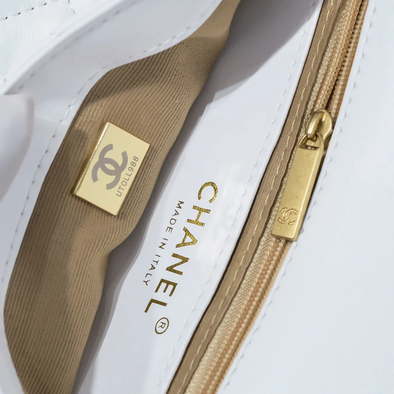 All Categories Official Website "Brand Women's Bags" Women's Bags 💙 Chanel C𝗵𝗮𝗻𝗲𝟭 𝟮𝟮𝘀 Large Gold Chain Underarm Bag Medium Size Jimei, have you got it yet? This bag looks great on hot girls, and the capacity is good. The thick chain is the finishing touch of this bag. It is younger and more fashionable than Cf. 𝐒𝐢𝐳𝐞𝟏𝟕-𝟐𝟏