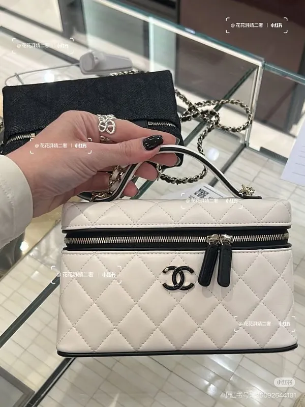 All Categories Chanel Women's Bag 2 (Chanel) Chanel AP5240