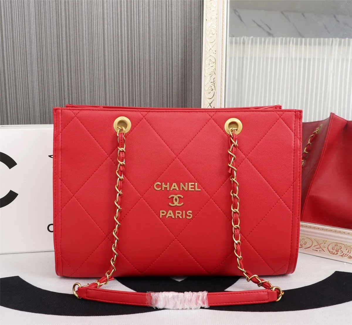 All Categories Official Website "Brand Women's Bags" Women's Bags 💙 Chanel new shopping bag CHANEI, calfskin series, gold hardware with large diamond pattern, exquisite logo on the bag gives a new and elegant feel, calfskin is wear-resistant and soft to the touch, all-copper hardware, size 24-34-13