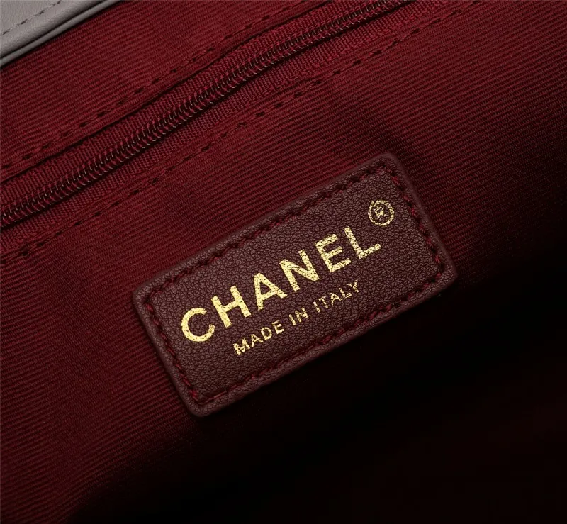 All Categories Official Website "Brand Women's Bags" Women's Bags 💙 Chanel new shopping bag CHANEI, calfskin series, gold hardware with large diamond pattern, exquisite logo on the bag gives a new and elegant feel, calfskin is wear-resistant and soft to the touch, all-copper hardware, size 24-34-13