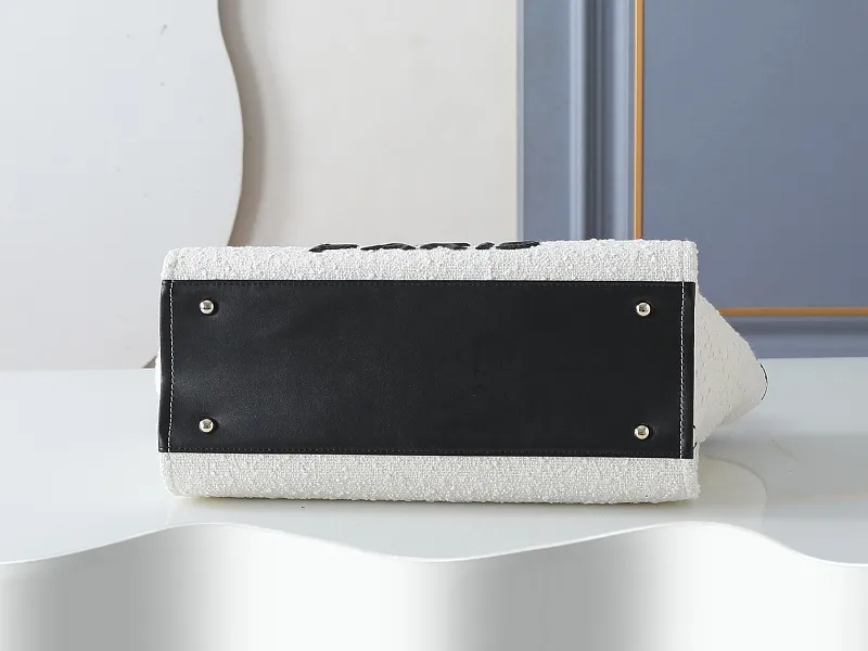All categories Official website "Brand Women's Bags" Women's Bags 💙 Chanel 2026 new CHANEL hand-held crossbody bag
